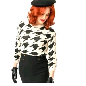 *SOLD**Houndstooth crop sweater
